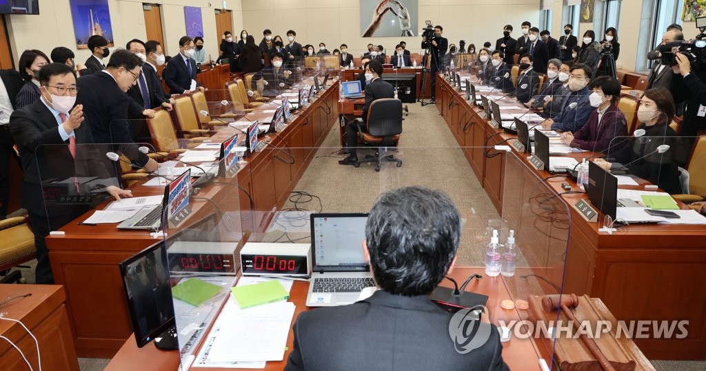 '방송법 개정안' 본회의 직회부 요구안 野단독 의결…與 불참