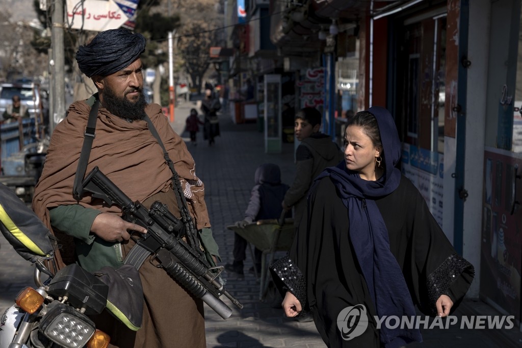 아프간 대학들, 여학생 빼고 개강…탈레반 여성 탄압 가속화