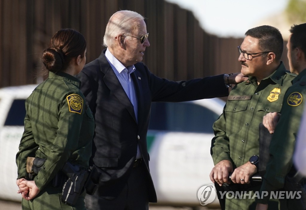 재선도전 앞둔 바이든 우클릭 가속…野공세 차단·중도공략 포석