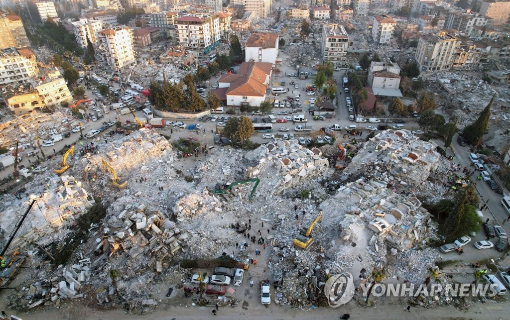 [튀르키예 강진 한달] ④ 전세계, 구호의 손길…모처럼 하나로 뭉쳤다