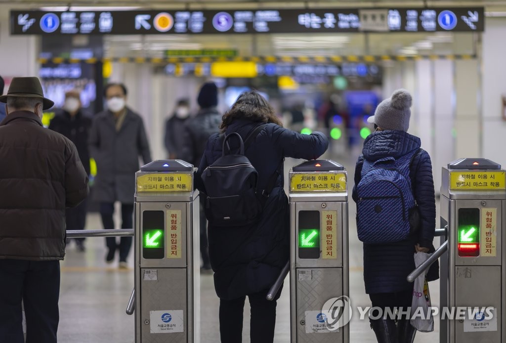 서울시의회 "지하철·버스요금 300원 올려야"…조건부 동의