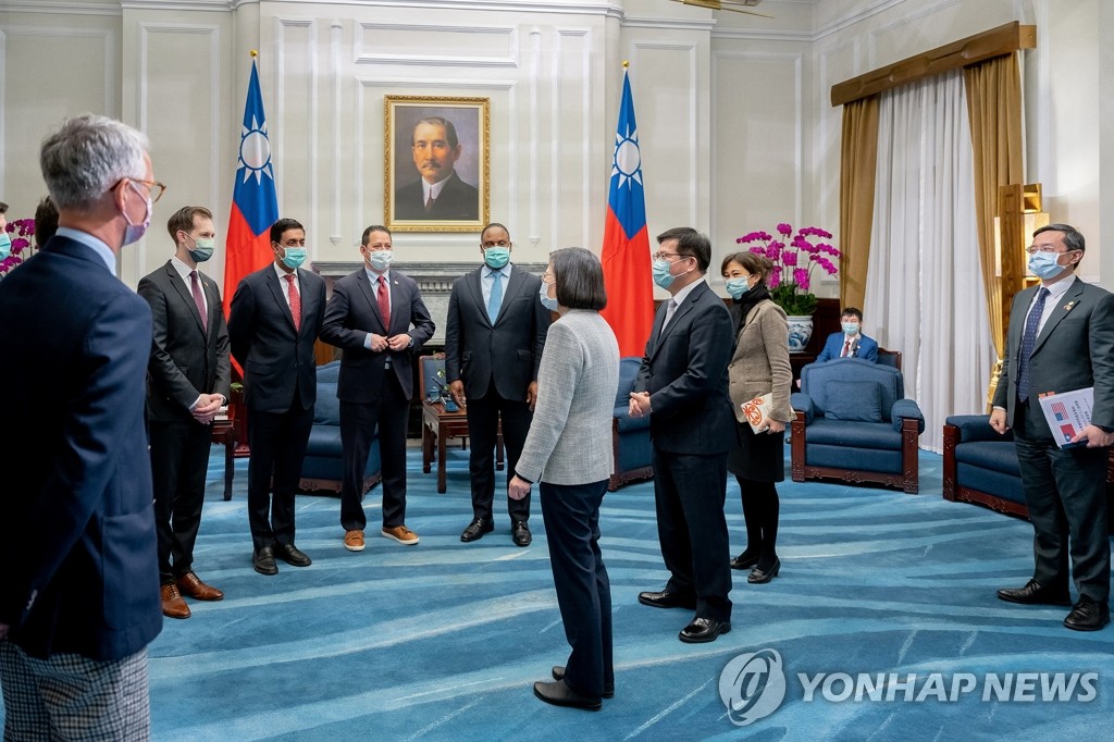 대만 총통 4월 방미해 美하원의장 면담 가능성…中 반발 예상