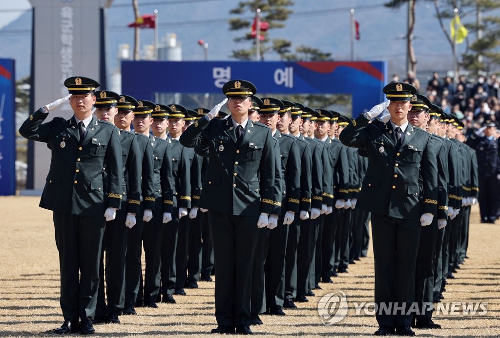 국방부, '초급간부와 병사 급여 역전' 주장에 반박 자료 제시