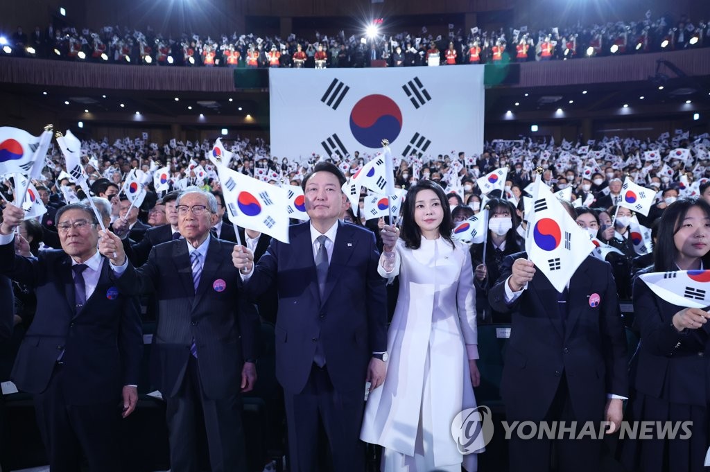 尹 "日, 군국주의 침략자서 협력 파트너로…한미일 협력 중요"(종합)