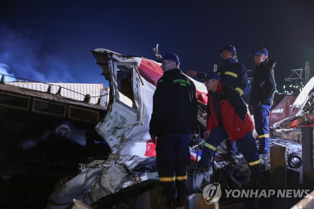 축제 돌아오다 참변…그리스 열차 정면충돌, 최소 40명 사망(종합4보)