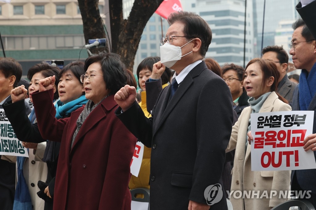 친명 "바르지 못한 정치" vs 비명 "이재명 사퇴가 유일 해법"