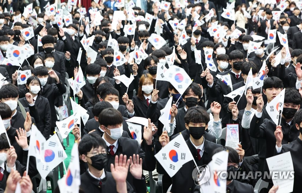 독립선언서 낭독하고 만세삼창…수원 삼일공고 '삼일절' 입학식