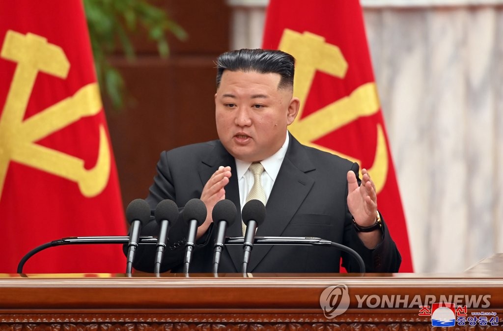 북한, 식량난 속 "정신력만 발동되면 만사 다 풀려"