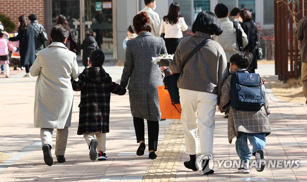 텅 빈 유치원·학교…시군구 절반 이상이 출생아 1천명 미만