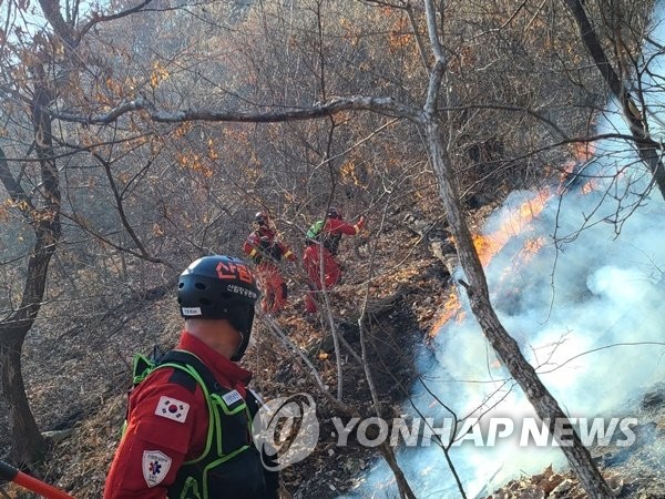 순천 산불 이틀째 잔불 정리 중…헬기 6대 동원