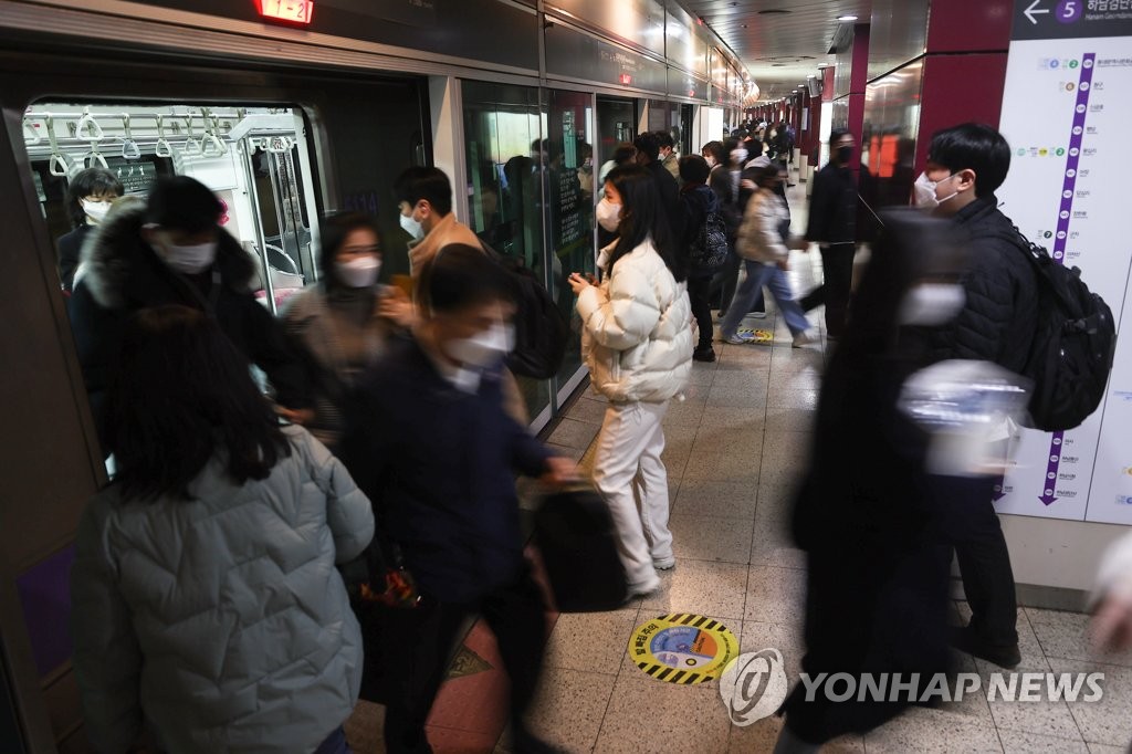 [1보] 신규확진 1만2798명…1주 전보다 500여명 증가