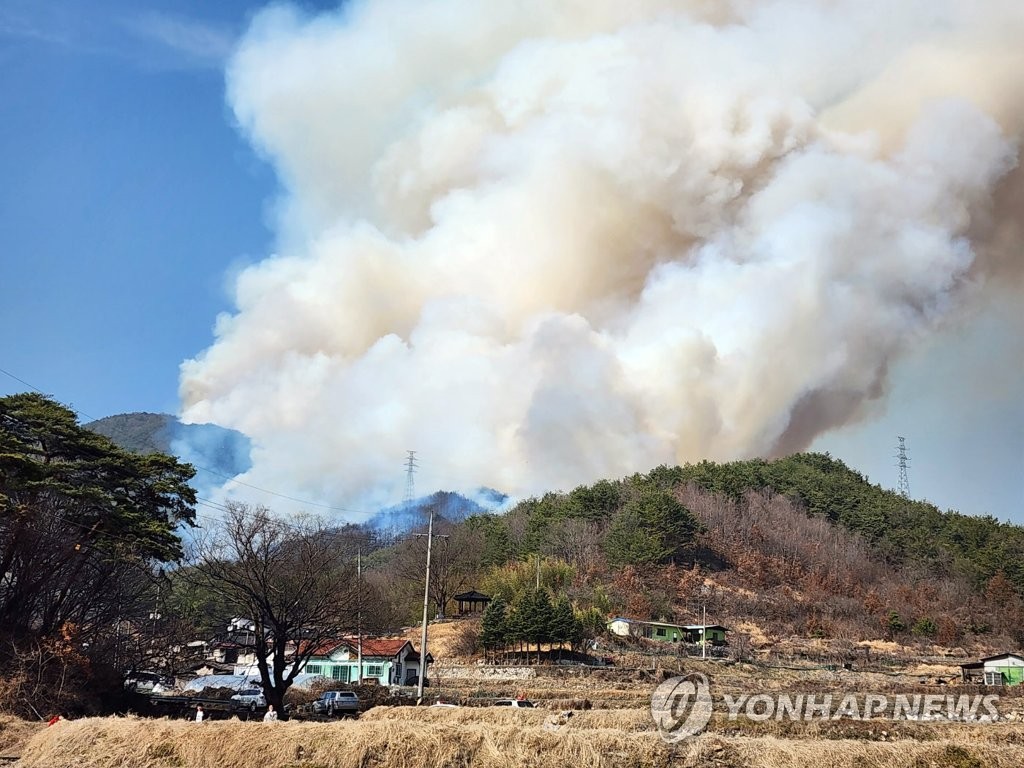 합천 산불 '대응 3단계' 발령…6개 마을 210여명 대피(종합 2보)