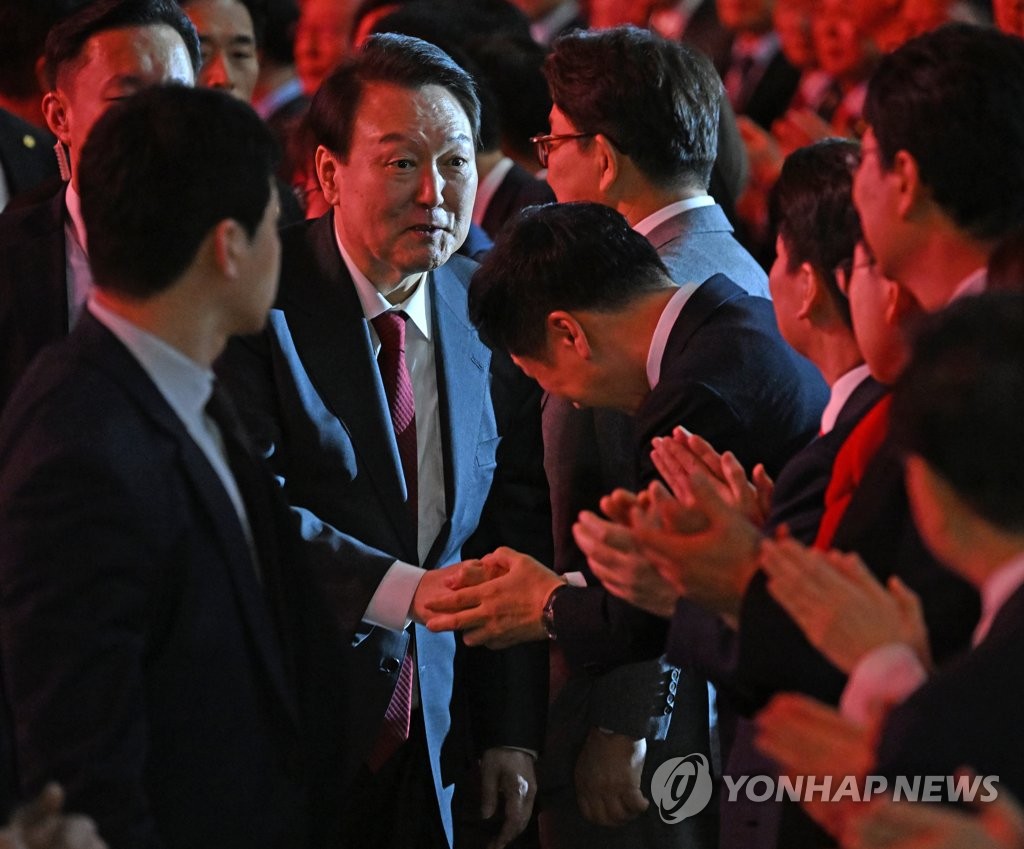 "운명공동체"…김기현호 첫날, 내부결속 강조·尹힘싣기(종합)