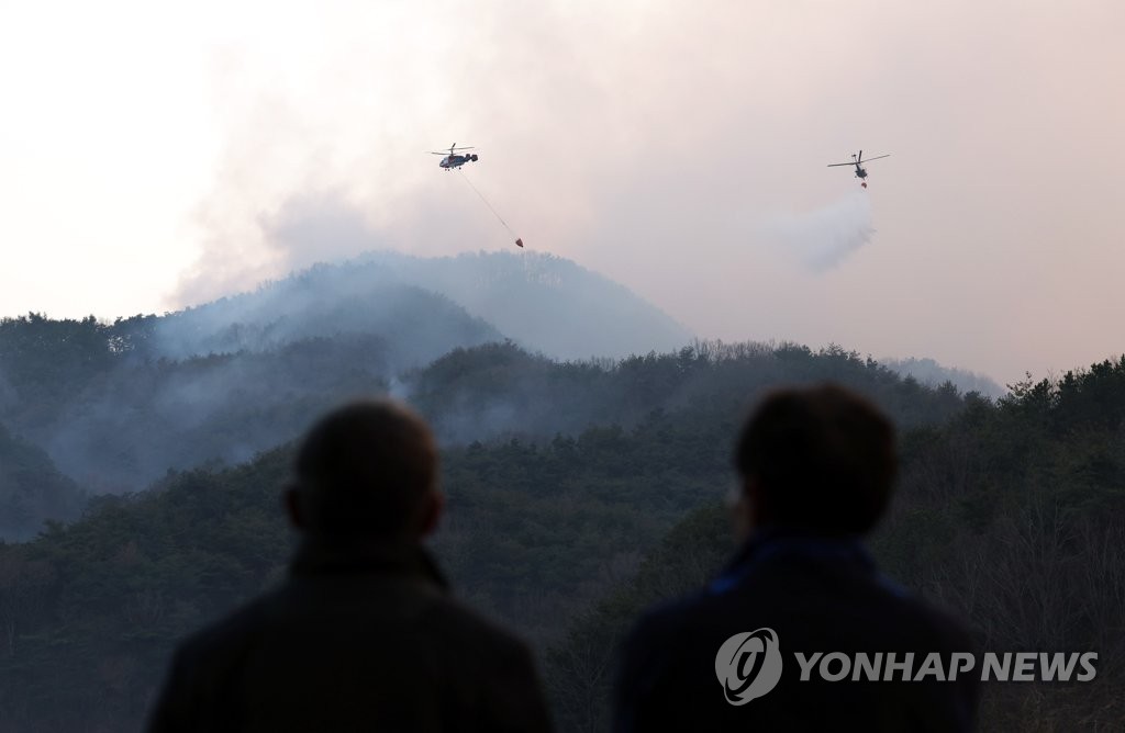 합천 산불 '대응 3단계' 발령…6개 마을 210여명 대피(종합 2보)