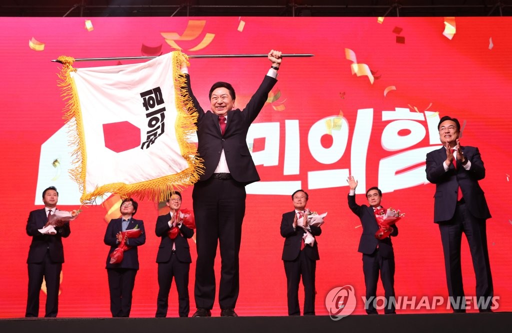 대선승리 1년 하루 전 與전대…'윤석열' 연호에 尹은 '어퍼컷'(종합)