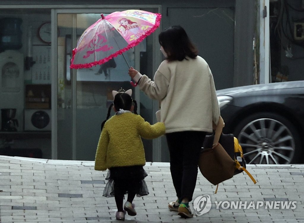 '하나만 낳아 기르자'…출생아중 첫째아 비중 63%로 사상 최고