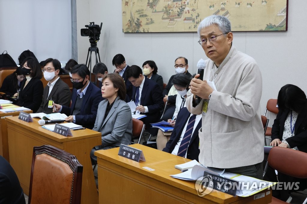 "빨갱이·적폐는 일상 용어" 논란 발언 민사고 교장 결국 사과