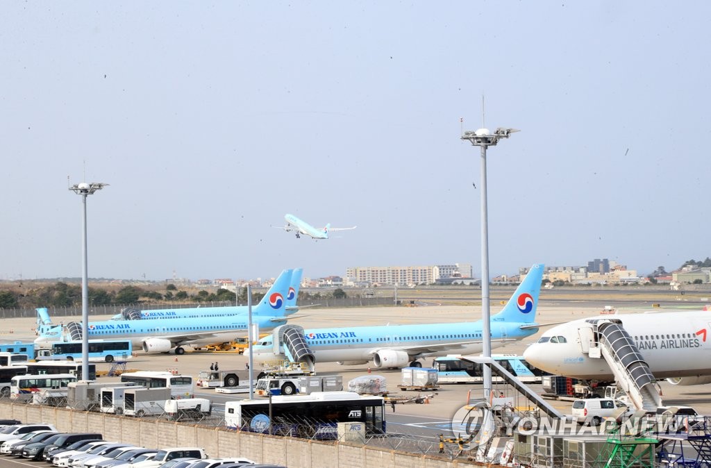 제주공항 안개로 일부 항공편 결항…1편 회항