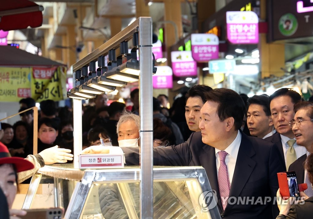 '대선 1주년' 울산 찾은 尹대통령…종일 민생행보(종합2보)