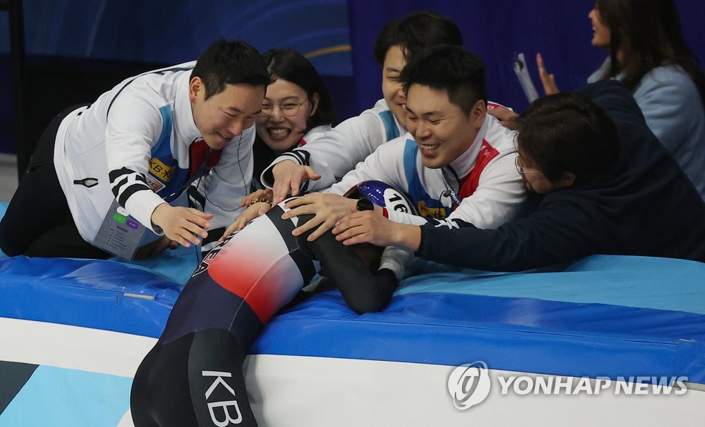 역시 세계 1위…쇼트트랙 박지원, 세계선수권 1,500ｍ 우승(종합)