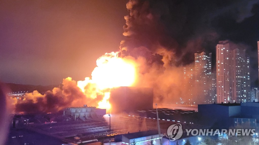 한국타이어 대전공장 큰불로 타이어 40만개 타…12시간째 진화(종합)