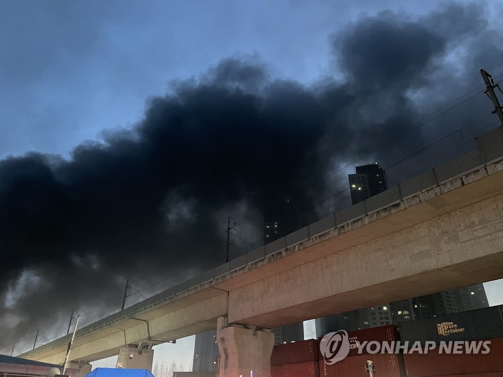 [2보] 한국타이어 대전공장, 화재로 전면 생산 중단