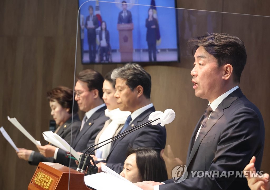 "국민연금 수탁자책임위 구성 독립성 후퇴"…논란 계속