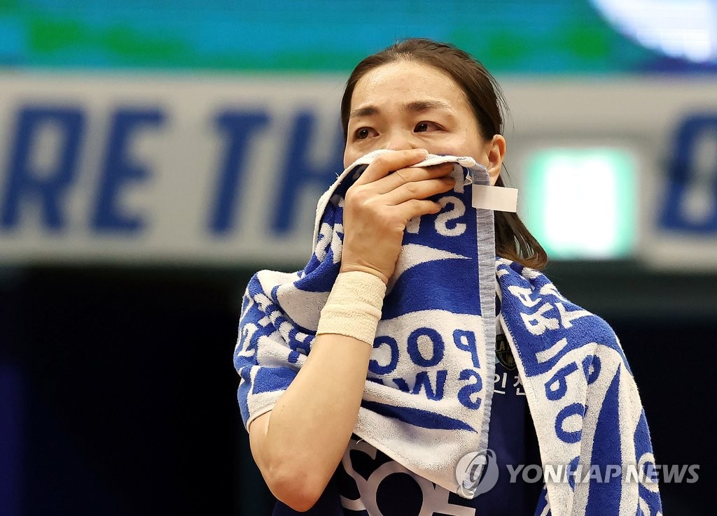 여자농구 '맏언니' 한채진, 생일날 마지막 경기 끝으로 은퇴