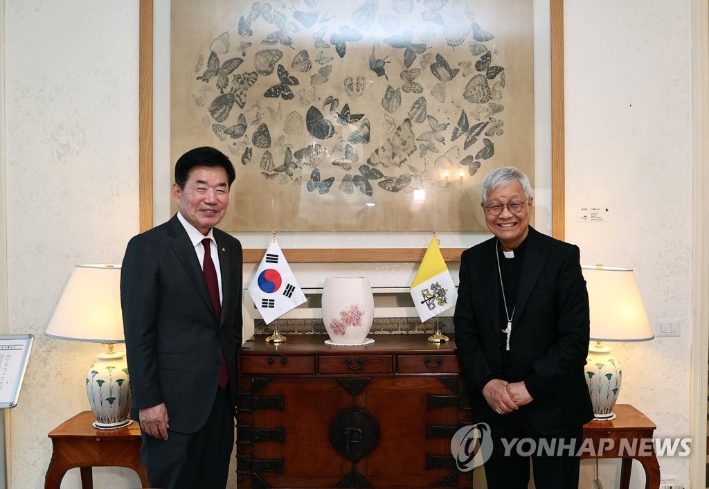 김 의장, 유흥식 추기경 만나 "2027년 세계청년대회 유치 지원"