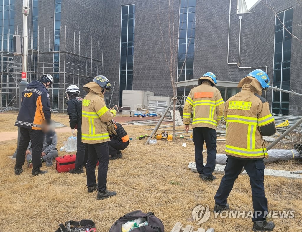 포항 경북대인재원 공사장서 작업자 추락…5명 중경상(종합)