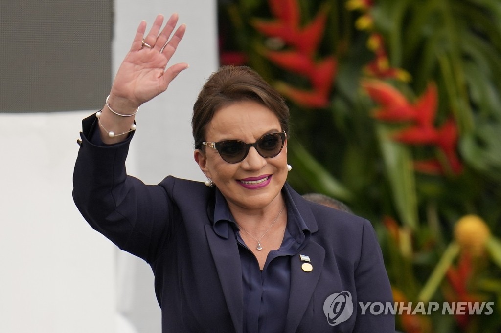 중국, 새 수교국 온두라스에 "대통령 조기 방중 환영"