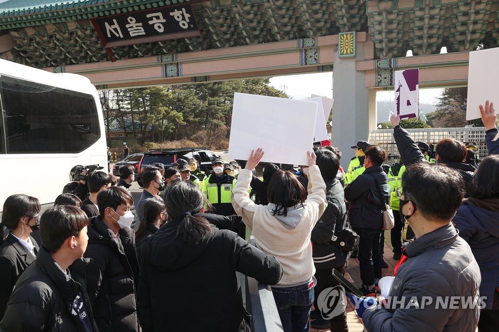 [한일 정상회담] 외신 주목…"양국관계 이정표, 난관은 여전"