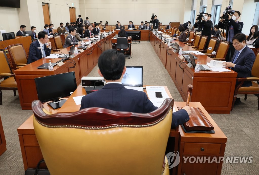 기재소위 넘은 K칩스법…경제계 "투자 촉진 마중물 역할 기대"