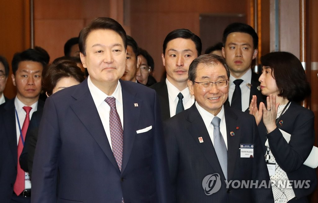 기시다 "방한 때 이 한잔 이어지길"…2차만찬서 '셔틀외교' 의지