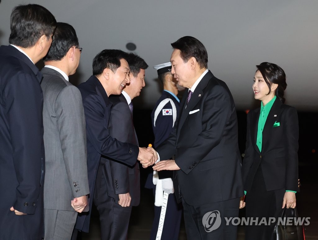 尹대통령, 1박2일 첫 일본 방문 마치고 귀국…김기현 등 영접