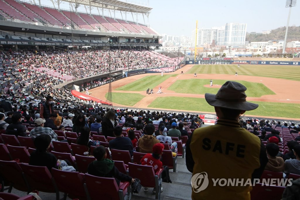 WBC 부진에도 프로야구 주말 유료 시범경기에 관중 5만3천명