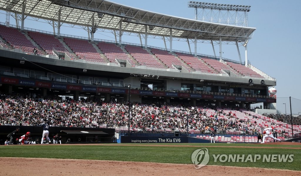 WBC 부진에도 프로야구 주말 유료 시범경기에 관중 5만3천명