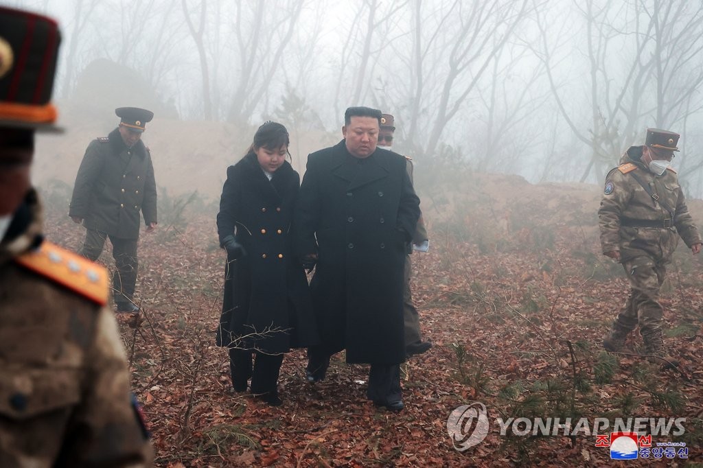 김정은, 또 핵위협…"적에 공격가할 수단…기하급수적 증대요구"(종합)