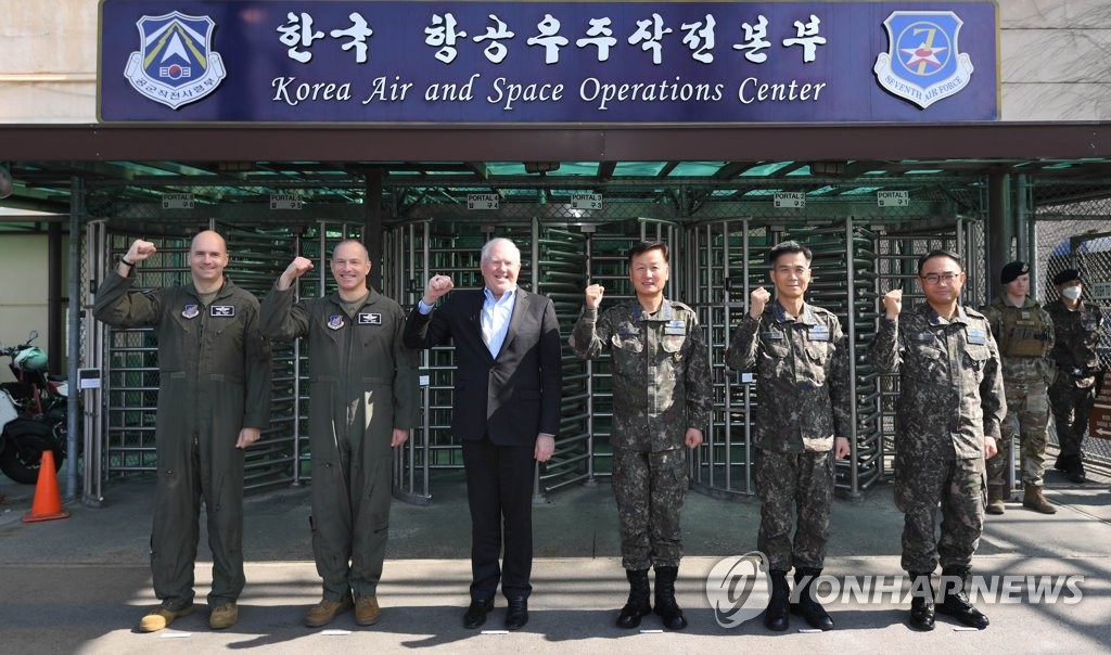 美공군장관 5년 만에 방한…공군총장과 인태 안보 환경 논의