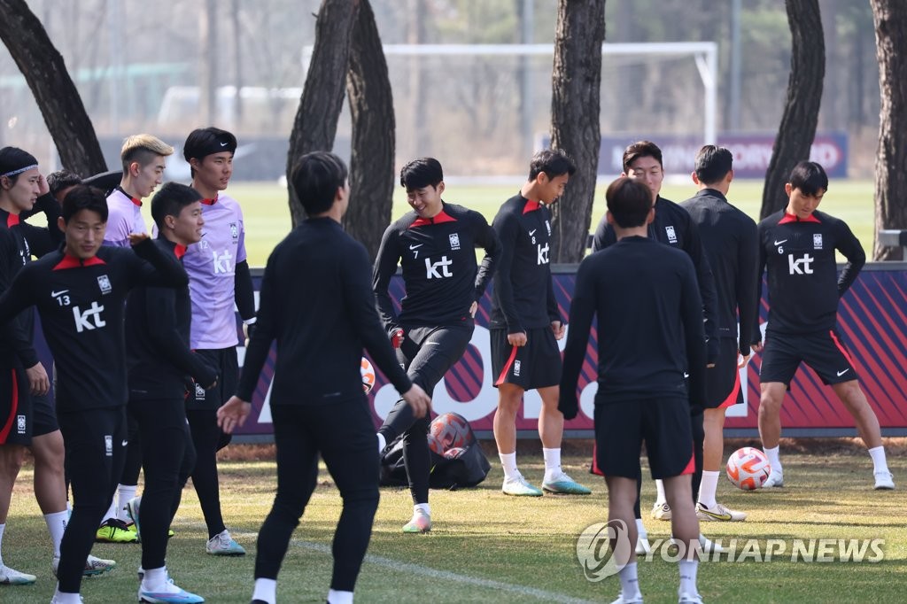 대표팀서 '토트넘 선배' 클린스만 만난 손흥민 "특별하고 기대"