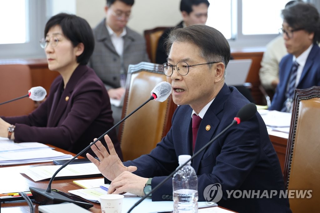 환노위서 근로시간 개편안 공방…노동장관 "모든 가능성 검토"