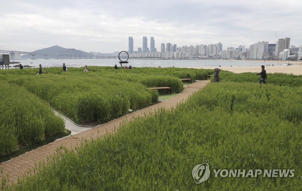 부산·울산·경남 대체로 흐림…낮 최고 18도