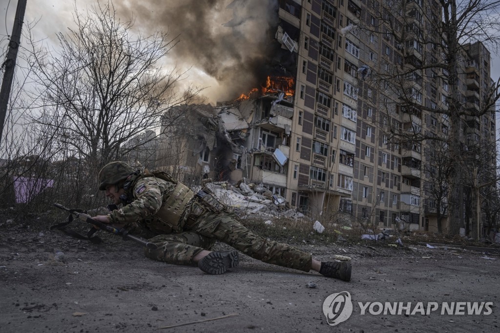 우크라 지상군 사령관 "러 지쳤다…조만간 기회 잡을 것"