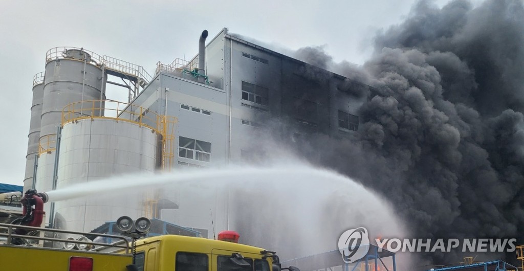 부산 녹산산단 제조공장서 불…2시간 30여분 만에 진화(종합)