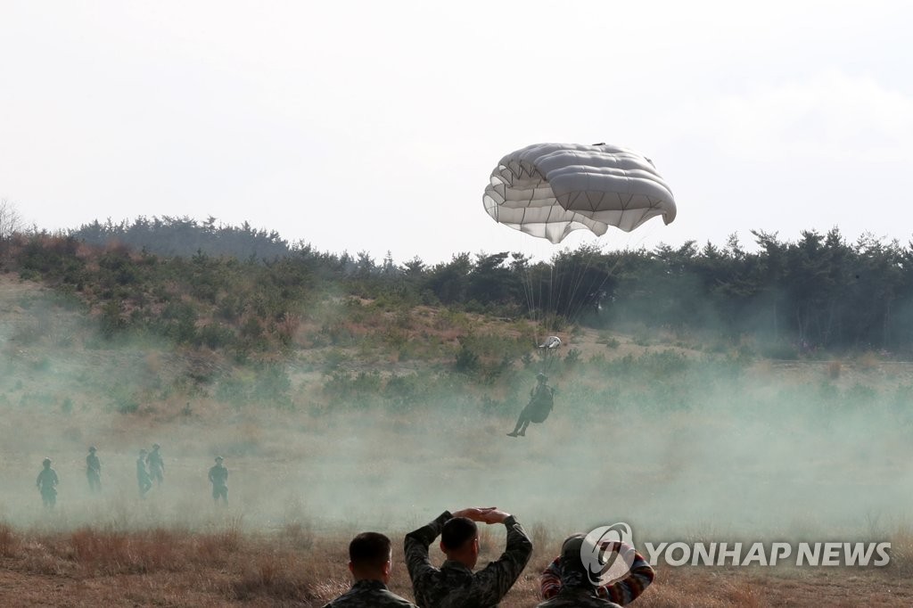 韓·美·英 해병대 연합 수색훈련…"공중·해상으로 침투하라"