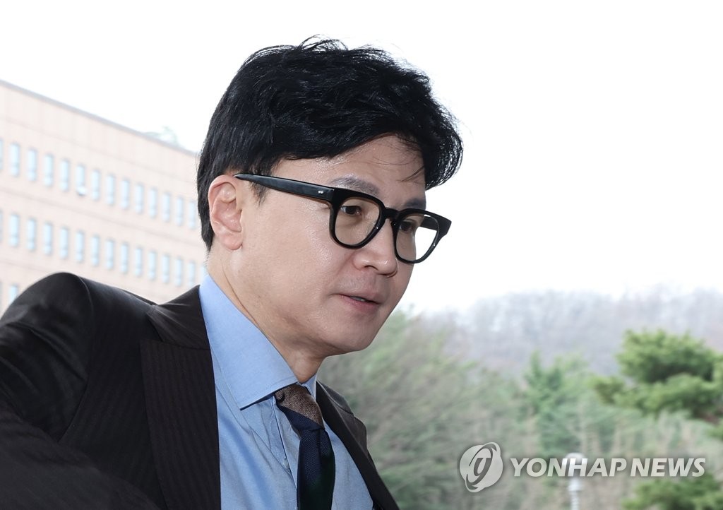 野, 헌재결정 비판 한동훈에 "헌법수호, 달면 삼키고 쓰면 뱉나"