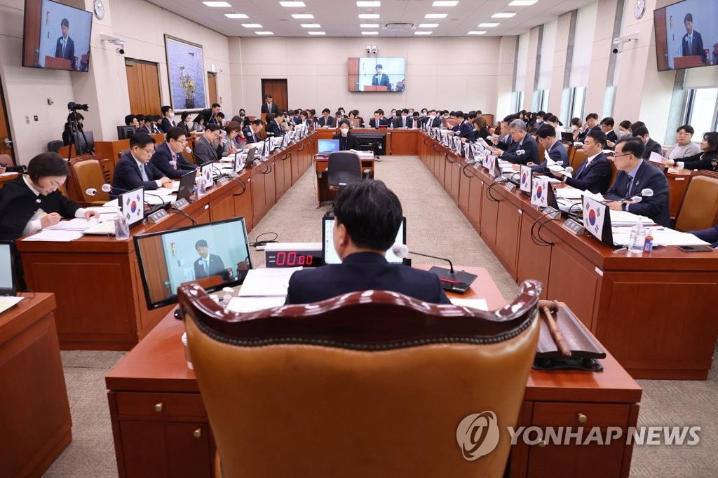 산자위 '한일 정상회담' 공방…"백기 투항" vs "국익 확보"