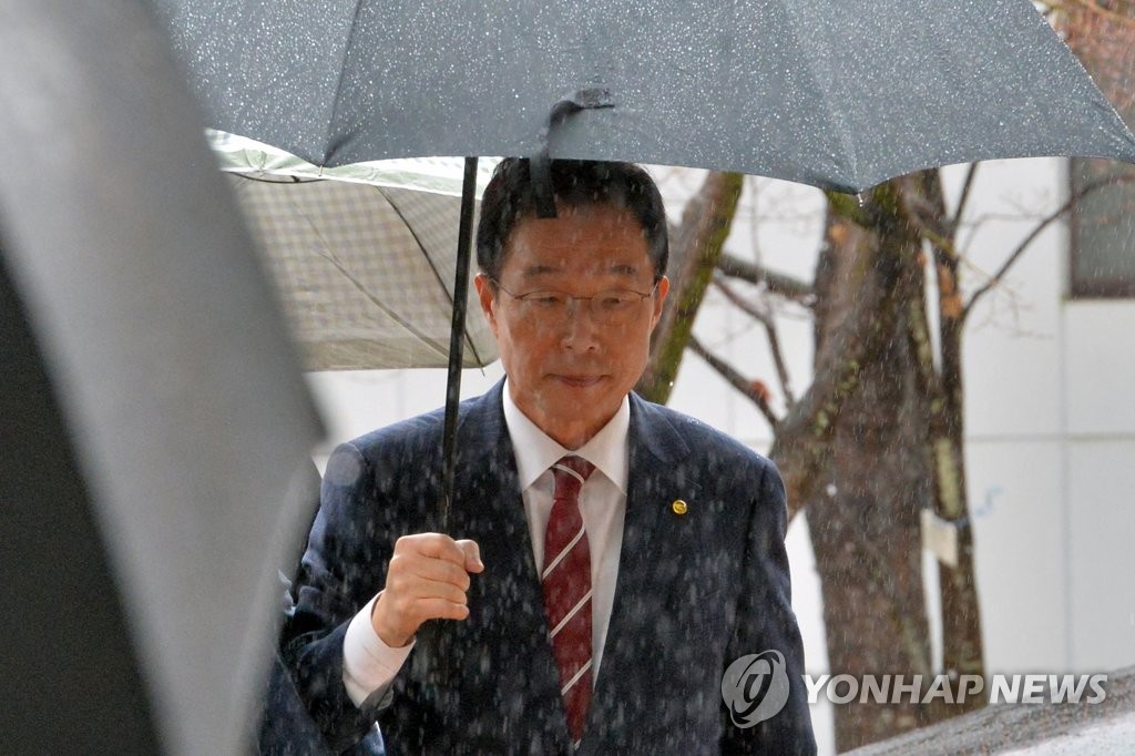 임종식 경북도교육감 구속심사 출석…"성실히 조사 임하겠다"