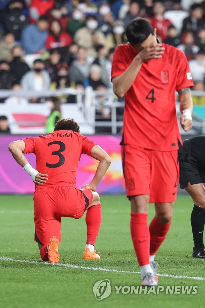 '허리 부상' 축구대표팀 김진수, 전치 6주…5월말 출전 가능