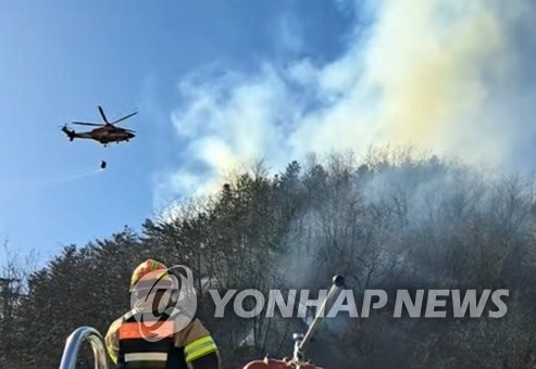 메마른 날씨에 전국 곳곳에서 산불…마니산 큰불 번져